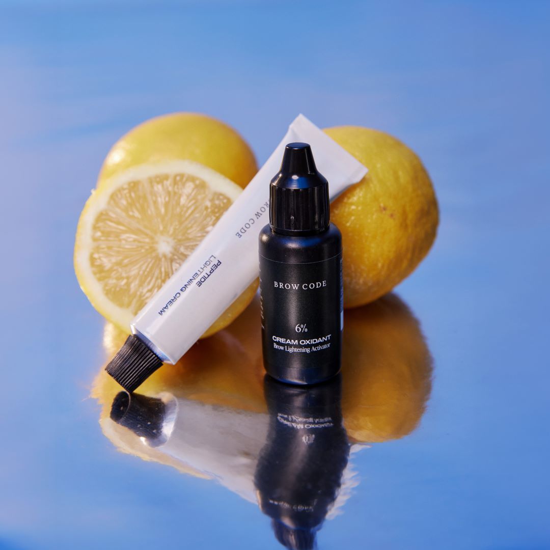 Lightening Kit in front of lemons against a blue background